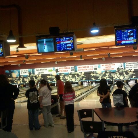 Photo taken at Sempeck&#39;s Bowling &amp; Entertainment by Rebecca C. on 4/7/2012