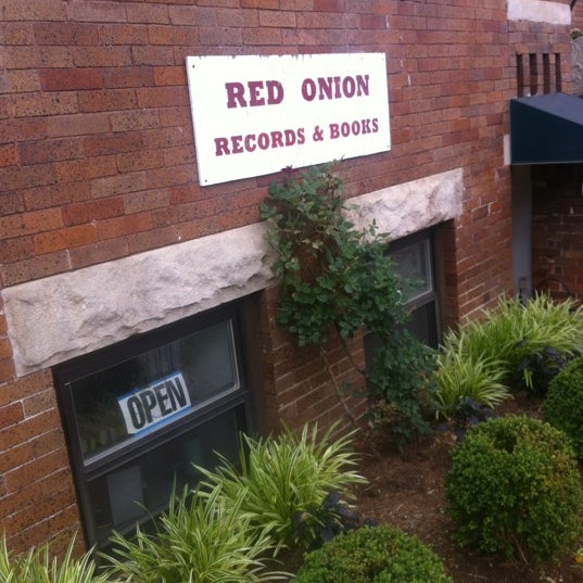 6/5/2012にJeremy S.がRed Onion Records &amp; Booksで撮った写真