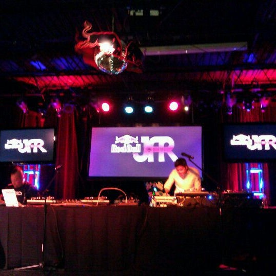 Foto tomada en Jerk Fuzion Bar &amp; Grill  por Fast Lane el 4/26/2012