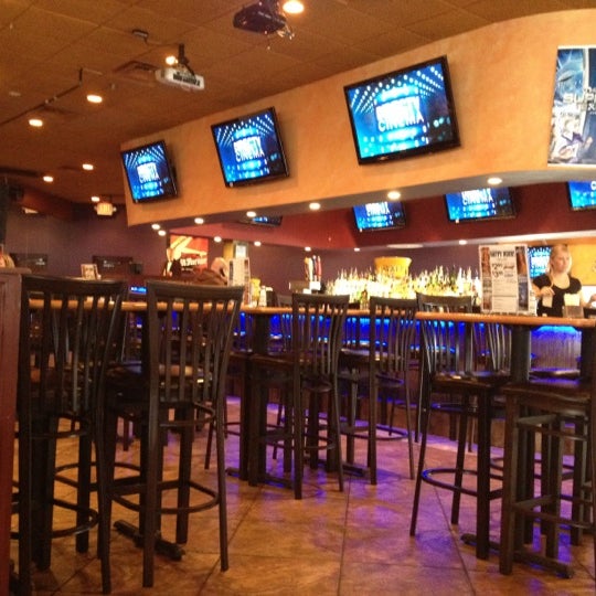 Foto diambil di Primetime Sports Bar and Grill oleh Michael R. pada 2/4/2012