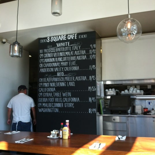 Foto tirada no(a) 3 Square Café + Bakery por RACHEL P. em 2/14/2012