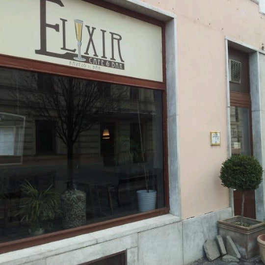 Das Foto wurde bei Elixir Café&amp;Bar von Böröcz P. am 3/31/2012 aufgenommen
