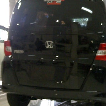 Photo taken at Honda Makassar Indah by Hendra M. on 6/20/2012