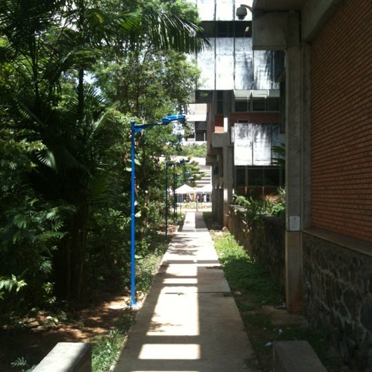 Das Foto wurde bei UFBA - Universidade Federal da Bahia - Campus Ondina von Sergio G. am 3/19/2012 aufgenommen
