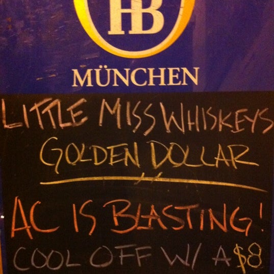 6/23/2012にJeremy R.がLittle Miss Whiskey&#39;s Golden Dollarで撮った写真