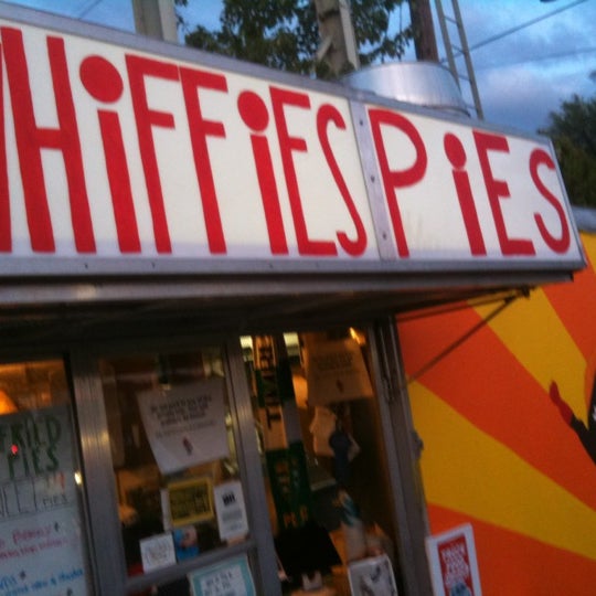Das Foto wurde bei Whiffies Fried Pies von Michael P. am 6/25/2012 aufgenommen