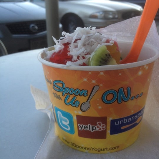 รูปภาพถ่ายที่ 3 Spoons Yogurt โดย Wren B. เมื่อ 4/25/2012