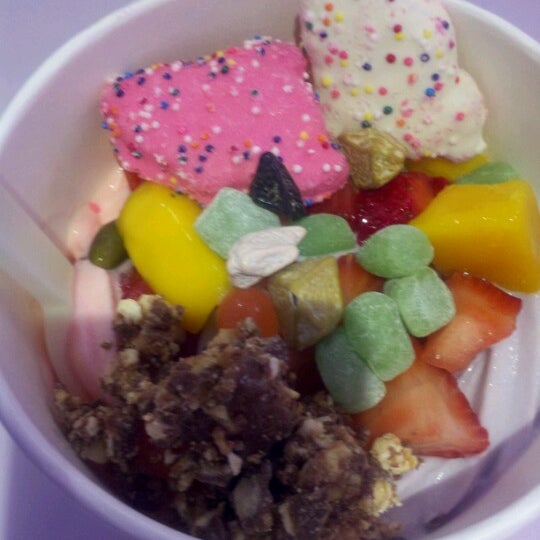รูปภาพถ่ายที่ myMochi Frozen Yogurt โดย Jason G. เมื่อ 7/4/2012