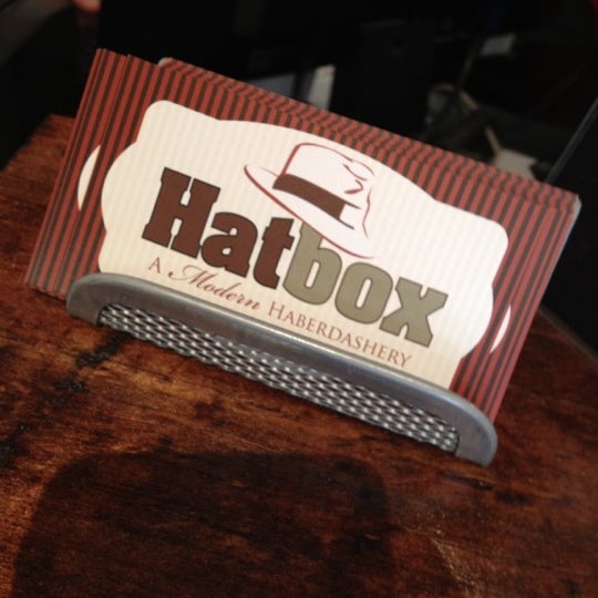 รูปภาพถ่ายที่ Hatbox: A Modern Haberdashery โดย Jim C. เมื่อ 6/2/2012