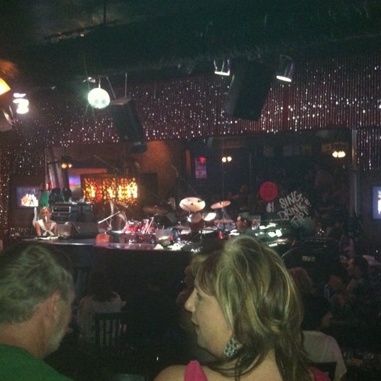 5/6/2012 tarihinde Ryan M.ziyaretçi tarafından Willy D&#39;s Rock &amp; Roll Piano Bar'de çekilen fotoğraf