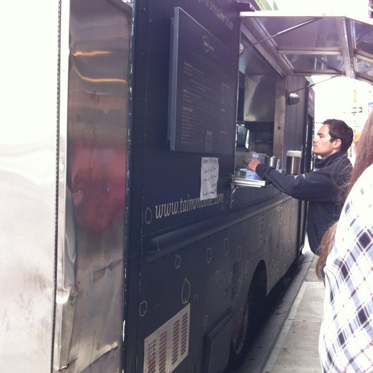 Foto diambil di Taïm Mobile Falafel &amp; Smoothie Truck oleh Karen K. pada 5/8/2012