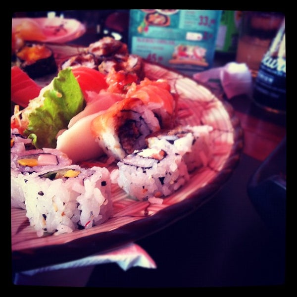 Foto tirada no(a) Zensei Sushi por JuLiana R. em 5/19/2012