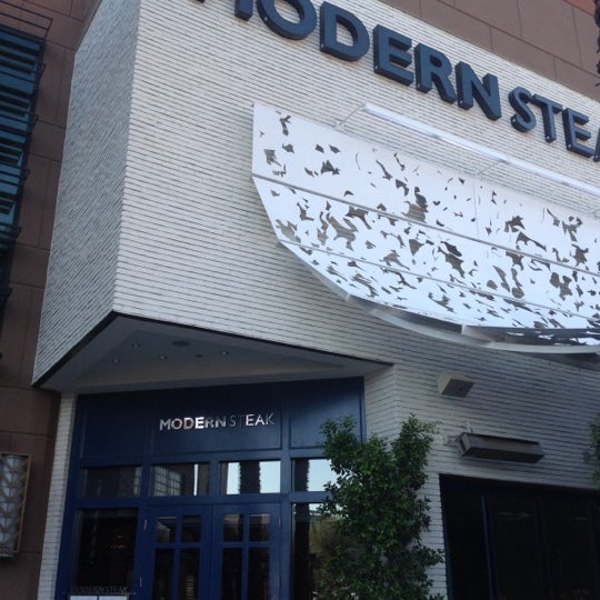 6/17/2012 tarihinde Joey R.ziyaretçi tarafından Modern Steak'de çekilen fotoğraf