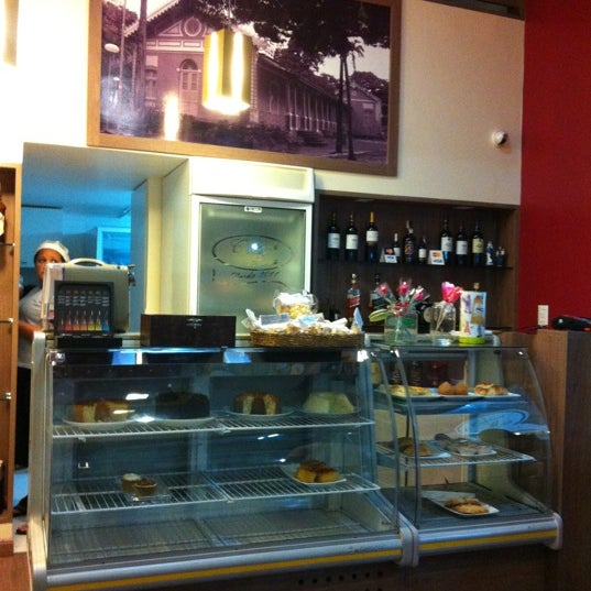Foto tirada no(a) Cafeteria Maia por Flavia G. em 8/15/2012