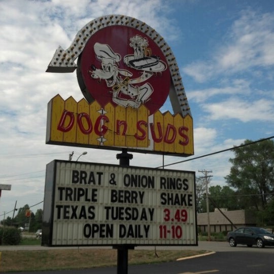 Photo taken at Richmond Dog N Suds by Michael P. on 7/22/2012