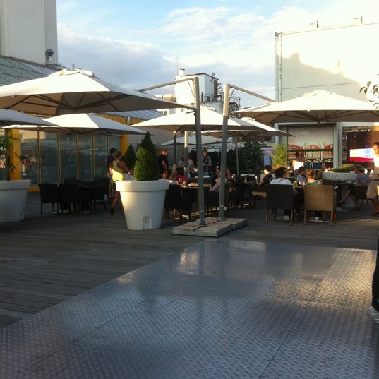 7/30/2012 tarihinde Martin S.ziyaretçi tarafından Bohe(my)a Lounge &amp; Grill Bar'de çekilen fotoğraf