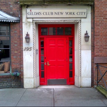 Снимок сделан в Gilda&#39;s Club New York City пользователем Salvador M. 5/1/2012