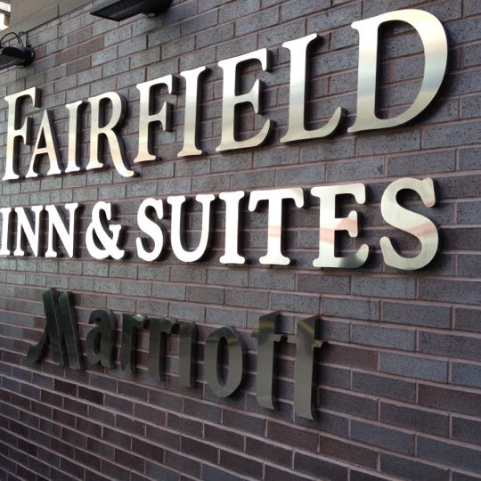 Снимок сделан в Fairfield Inn &amp; Suites by Marriott New York Manhattan/Chelsea пользователем BJ Y. S. 3/26/2012
