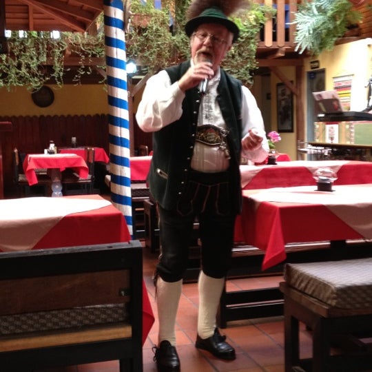 8/20/2012 tarihinde Maria A.ziyaretçi tarafından Restaurante Edelweiss'de çekilen fotoğraf