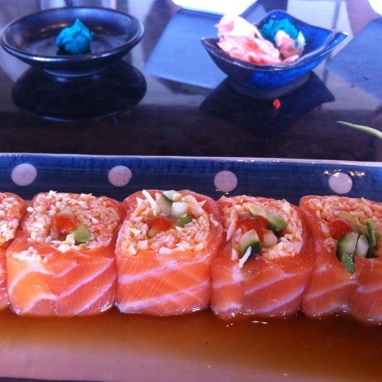 Das Foto wurde bei Blue Wasabi Sushi &amp; Martini Bar von Charles R. am 7/28/2012 aufgenommen