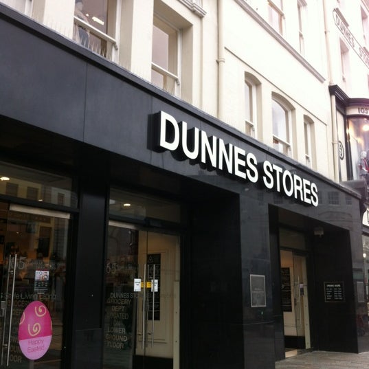 Dunnes Stores одежда. Ирландская фирма одежды Dunnes Stores. Магазин Цорк. «St. Patrick Street», Cork, Ireland.
