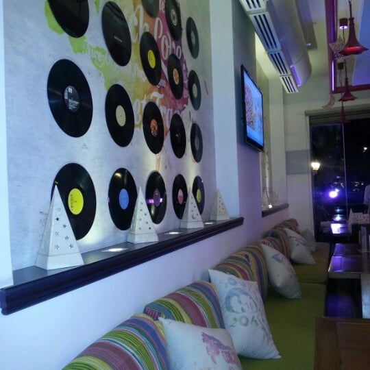 Foto tirada no(a) Vivid Restaurant &amp; Cafe Lounge por Alaa T. em 7/26/2012
