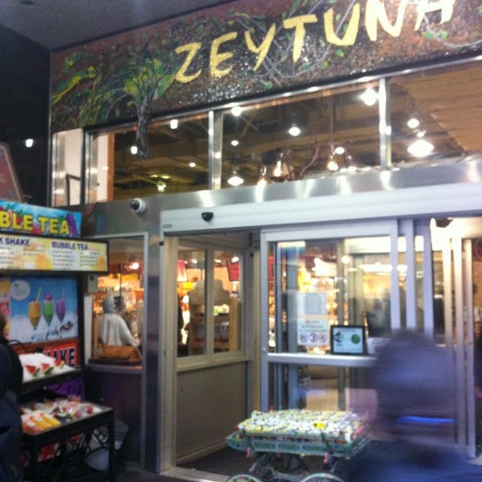 รูปภาพถ่ายที่ Zeytuna โดย J J. เมื่อ 3/14/2012