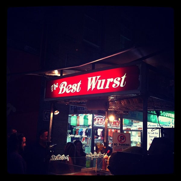รูปภาพถ่ายที่ The Best Wurst โดย Luke F. เมื่อ 3/24/2012