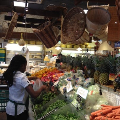 9/2/2012 tarihinde Vitaly K.ziyaretçi tarafından Agata &amp; Valentina UES Market'de çekilen fotoğraf