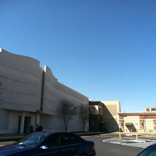Foto tirada no(a) Valley View Mall por Nathan L. em 3/11/2012