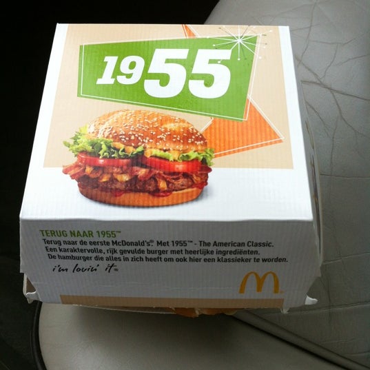 รูปภาพถ่ายที่ McDonald&#39;s โดย Anja B. เมื่อ 3/31/2012