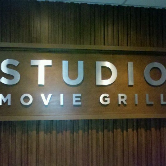 4/1/2012 tarihinde Chris S.ziyaretçi tarafından Studio Movie Grill Scottsdale'de çekilen fotoğraf