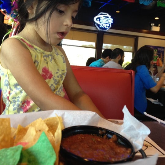 Foto diambil di Mia&#39;s Mexican Grill oleh Aaron M. pada 4/22/2012