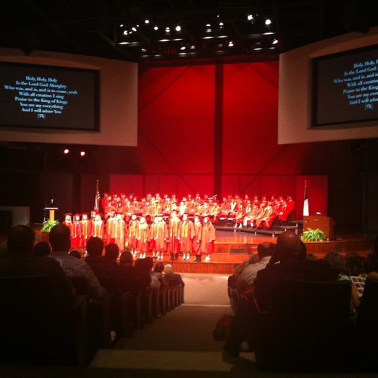 Foto tirada no(a) Irving Bible Church por Paula D. em 5/19/2012