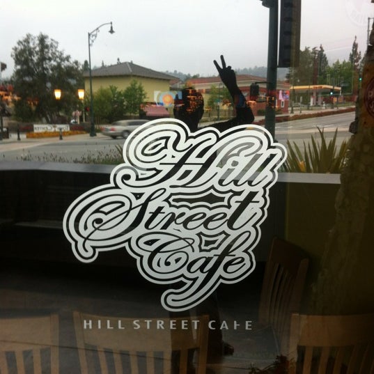 6/15/2012 tarihinde anirguziyaretçi tarafından Hill Street Cafe'de çekilen fotoğraf