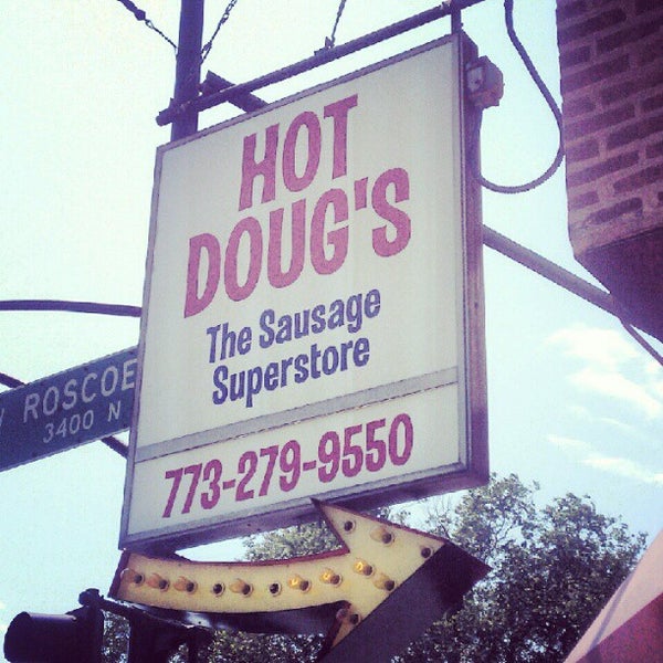 รูปภาพถ่ายที่ Hot Doug&#39;s โดย Gail R. เมื่อ 6/28/2012