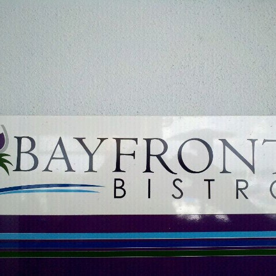 รูปภาพถ่ายที่ Bayfront Bistro โดย John M. เมื่อ 3/22/2012