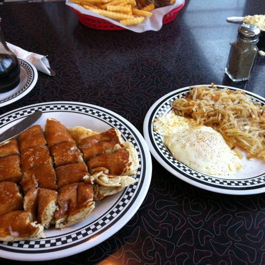Foto tomada en Moe&#39;s Diner  por Joe B. el 5/1/2012