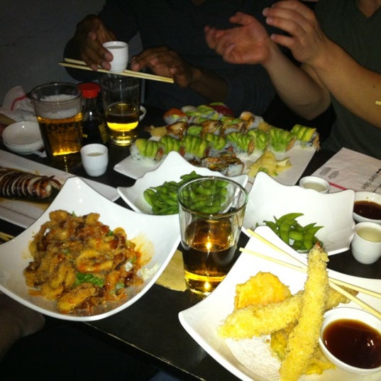 รูปภาพถ่ายที่ Kumo Sushi โดย Rocky B. เมื่อ 5/12/2012