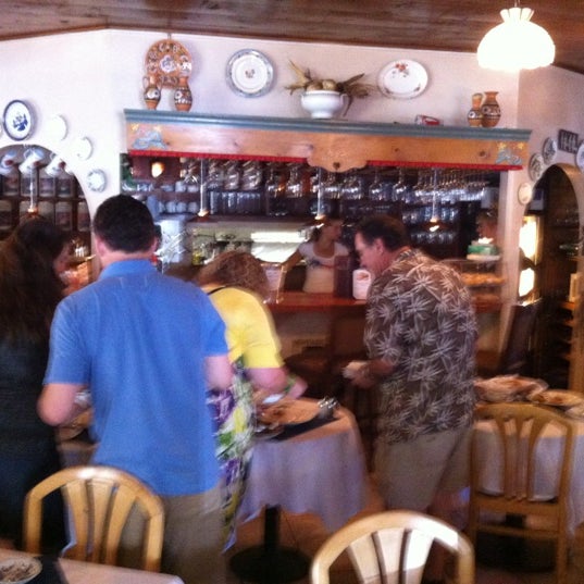 รูปภาพถ่ายที่ Little Prague Bohemian Restaurant โดย Bob Q. เมื่อ 7/28/2012