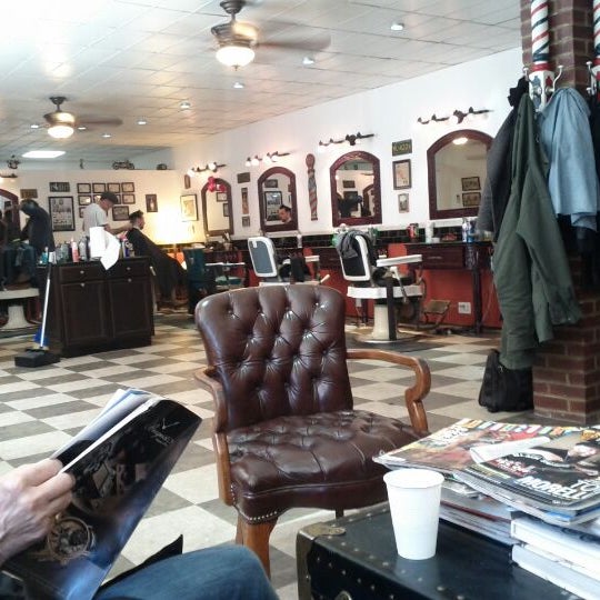 รูปภาพถ่ายที่ Tomcats Barbershop โดย Grant H. เมื่อ 3/10/2012