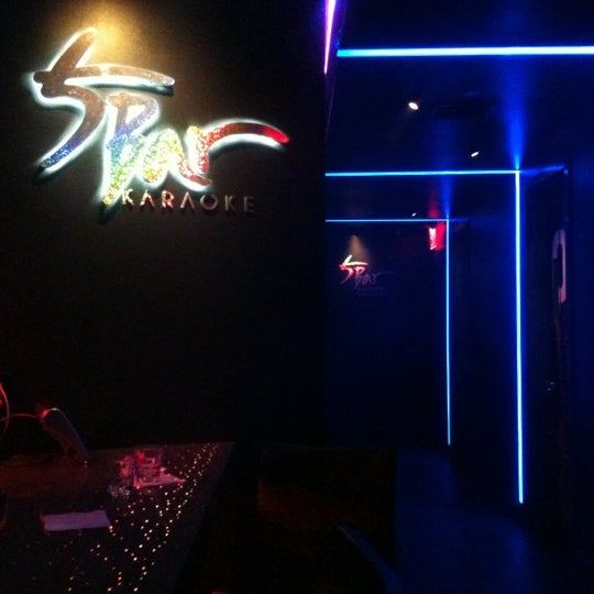 Снимок сделан в 5 Bar Karaoke &amp; Lounge пользователем Jincheol Dan S. 5/12/2012