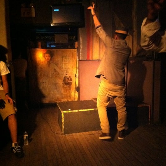 6/1/2012にEllaThought D.がSapphire Loungeで撮った写真