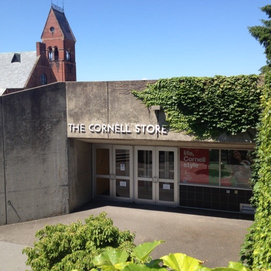 Foto tirada no(a) The Cornell Store por Ian P. em 7/11/2012