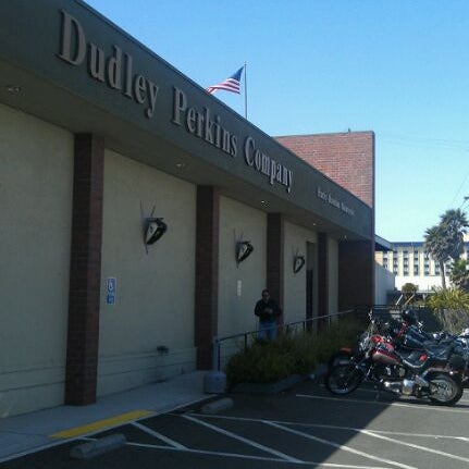 4/29/2012 tarihinde Kellen Y.ziyaretçi tarafından Dudley Perkins Co. Harley-Davidson'de çekilen fotoğraf