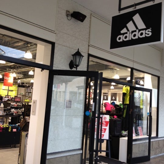 Fotos En Adidas Reebok Factory Outlet Tosu 1 Tip De 350 Visitantes