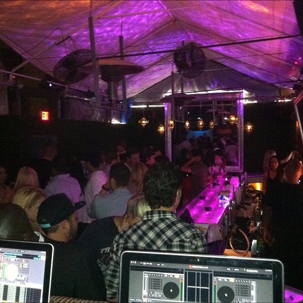 Foto diambil di Rosebar Lounge oleh DJ P. pada 5/9/2012