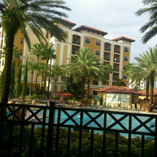 Foto diambil di Floridays Resort Orlando oleh Shari S. pada 8/18/2012