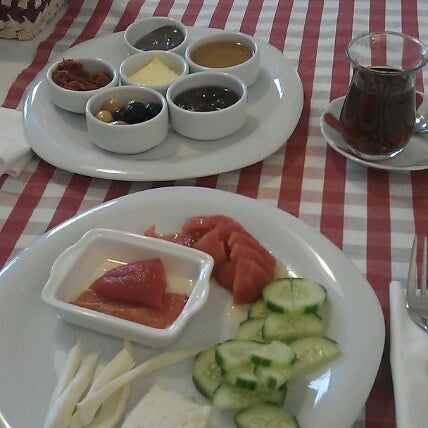 Das Foto wurde bei Cafe Kazancı von Samet K. am 7/14/2012 aufgenommen