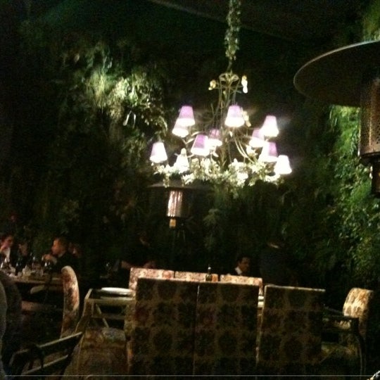 6/12/2012 tarihinde Carolina G.ziyaretçi tarafından Sala Vip Pizzaria'de çekilen fotoğraf